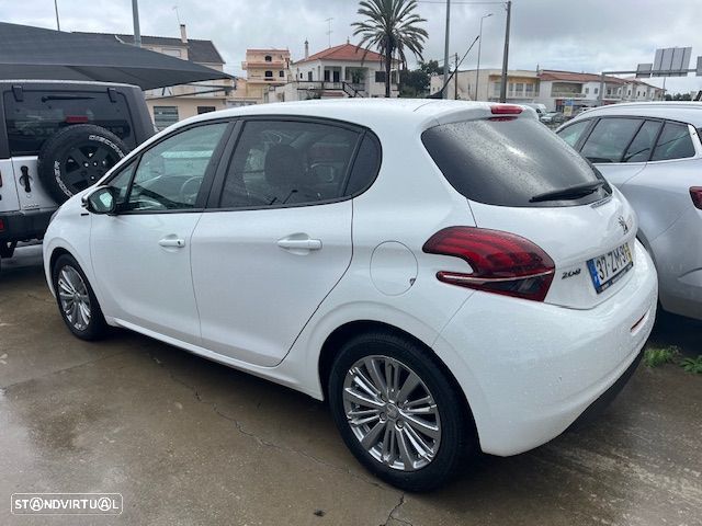 Peugeot 208 1.2 PureTech Signature - 2