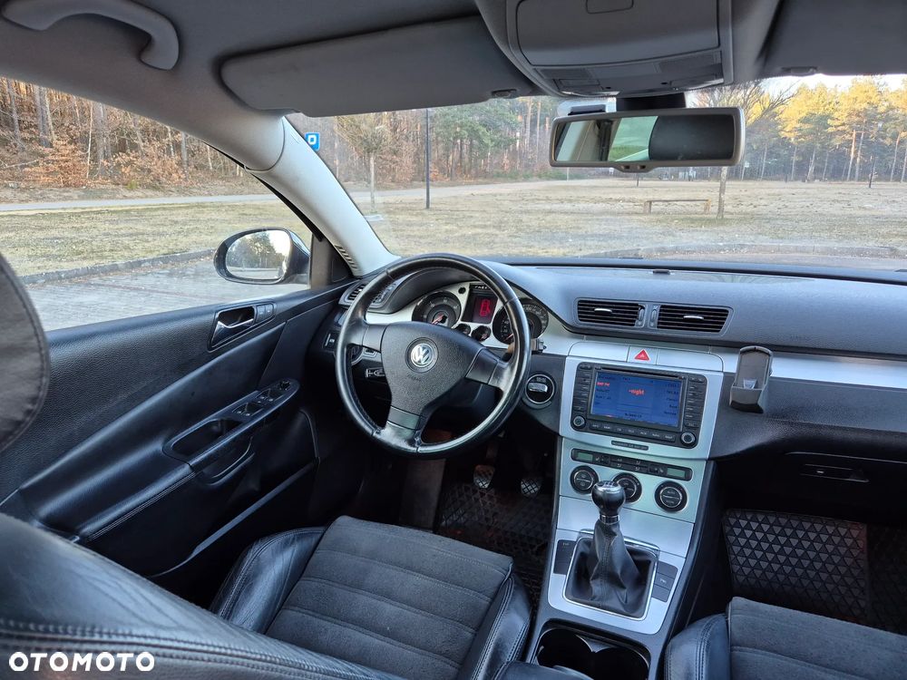 Volkswagen Passat 2.0 TDI DPF Highline - 16