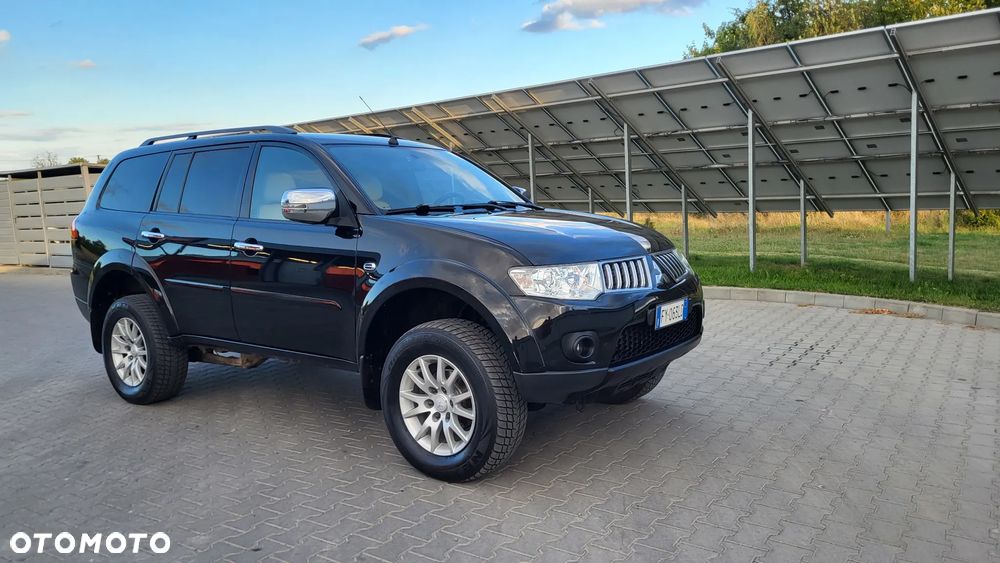 Mitsubishi Pajero Sport 2.5 DID Intense + - 14