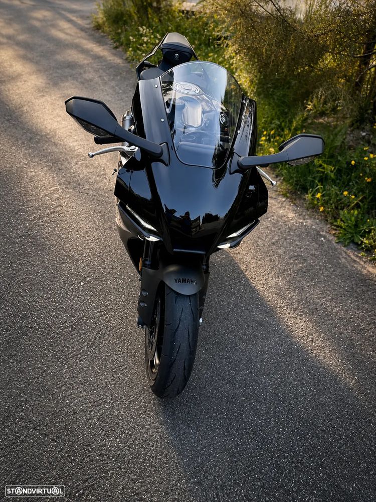 Yamaha YZF R1 - 18