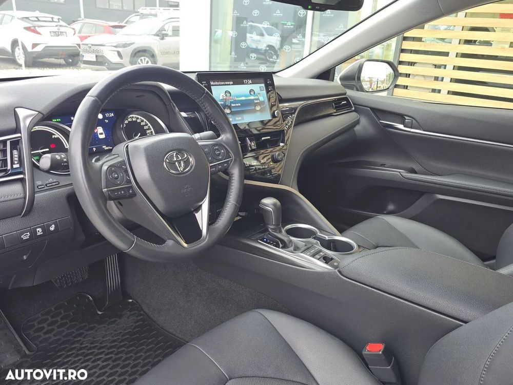Toyota Camry - 11