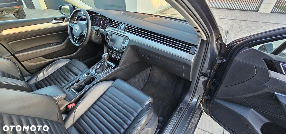Volkswagen Passat Variant 2.0 TDI SCR 4Motion DSG Highline - 20