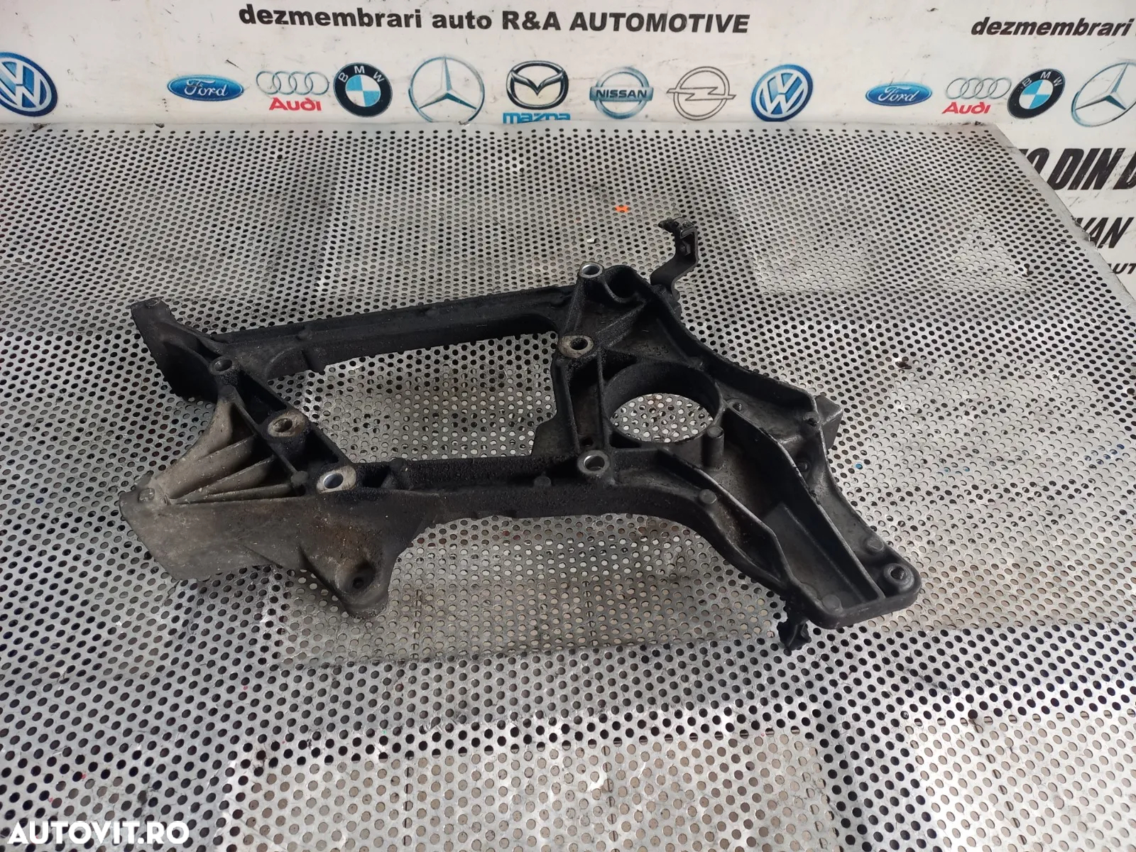 Suport Role Accesorii Mercedes C Class W204 E Class W212 2.2 Cdi Euro 5 Motor 651 - Dezmembrari Ara - 3