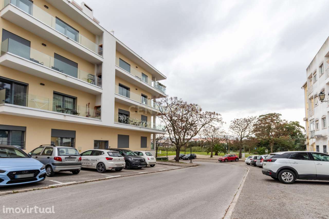 T2 Semi-Novo (2023) | Terraço/Varanda em U de 60 m² | Parqueamento + A - Grande imagem: 2/45