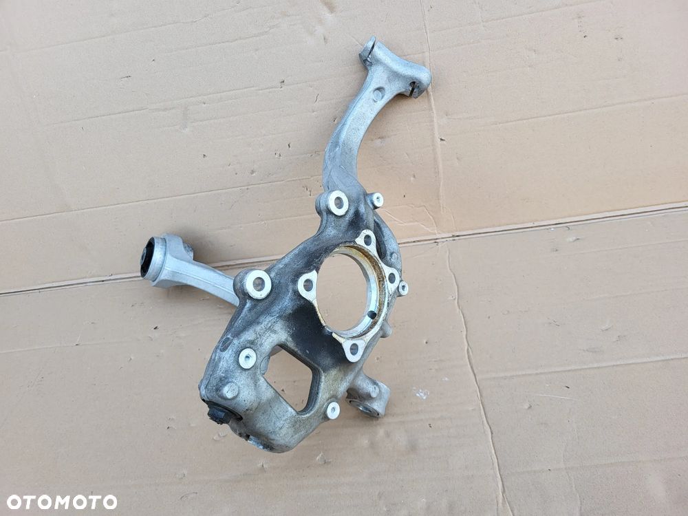 ZWROTNICA PRAWA AUDI A4 B9 A5 8W 8W0407560 - 7