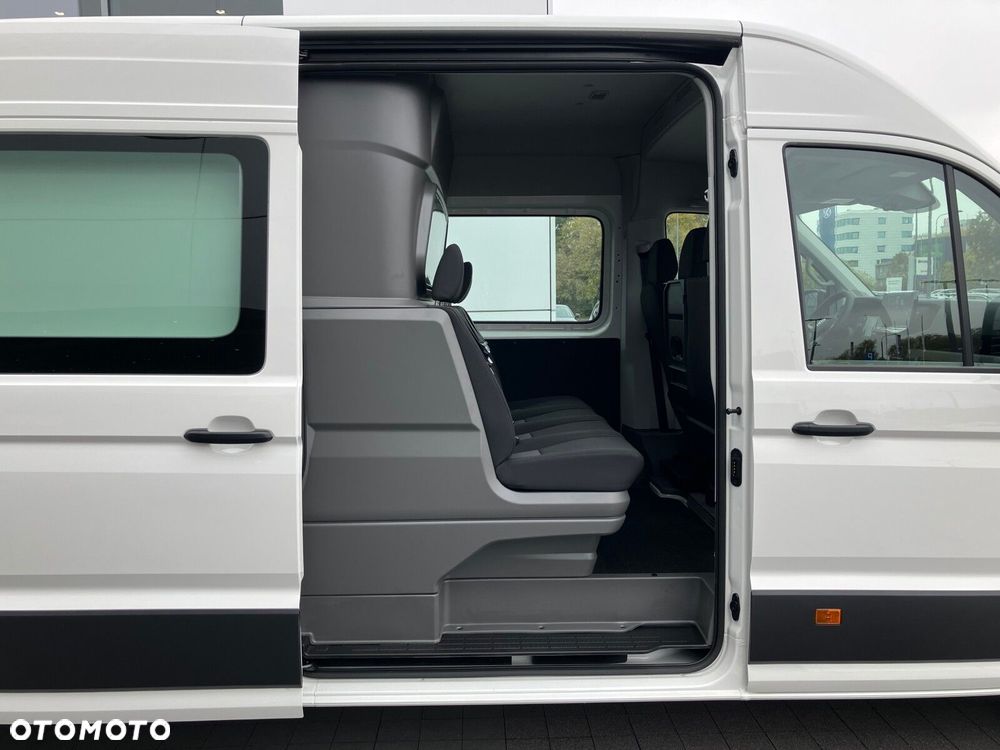 Volkswagen Crafter Crafter 35 Furgon z wysokim dachem silnik: 2,0 l EURO VI SCR 163 KM / skrzynia biegów: Przedni napęd automatyczna 8-biegowa rozstaw osi: 4490 mm - 14