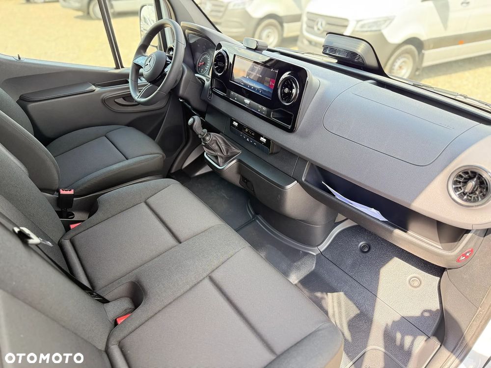 Mercedes-Benz Sprinter - 24