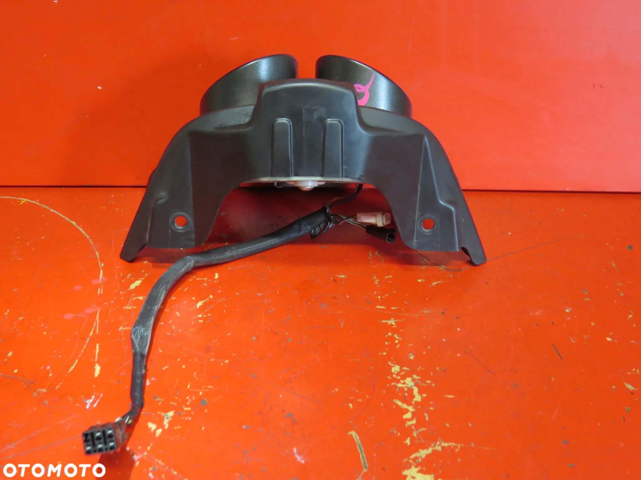 SUZUKI GSR 600 GSR600 K10 09 lampa tył tylna klosz światło STOP - 2