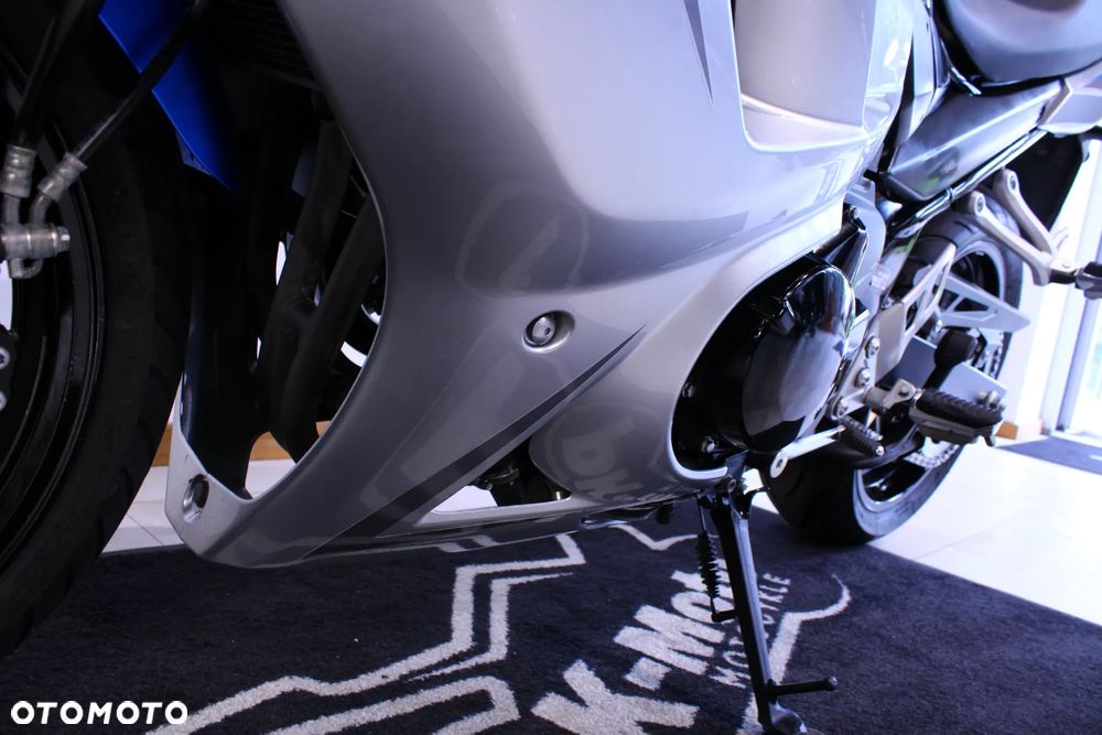 Suzuki GSX - 27