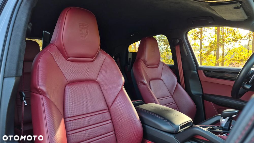 Porsche Cayenne Turbo GT - 14