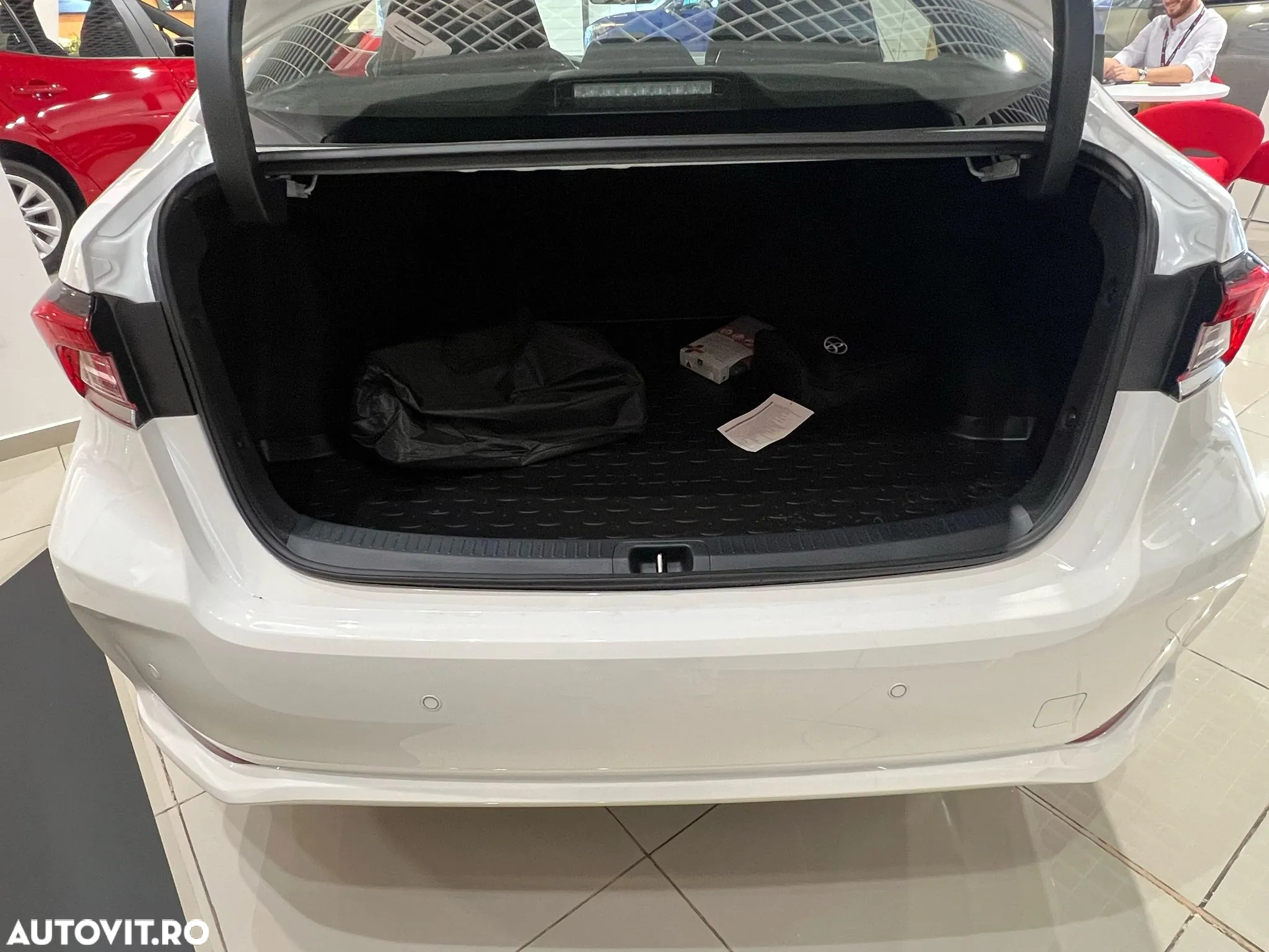 Toyota Corolla Sedan 1.8 HEV Business - 20