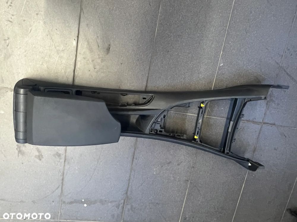BMW E87 PODŁOKIETNIK - 1