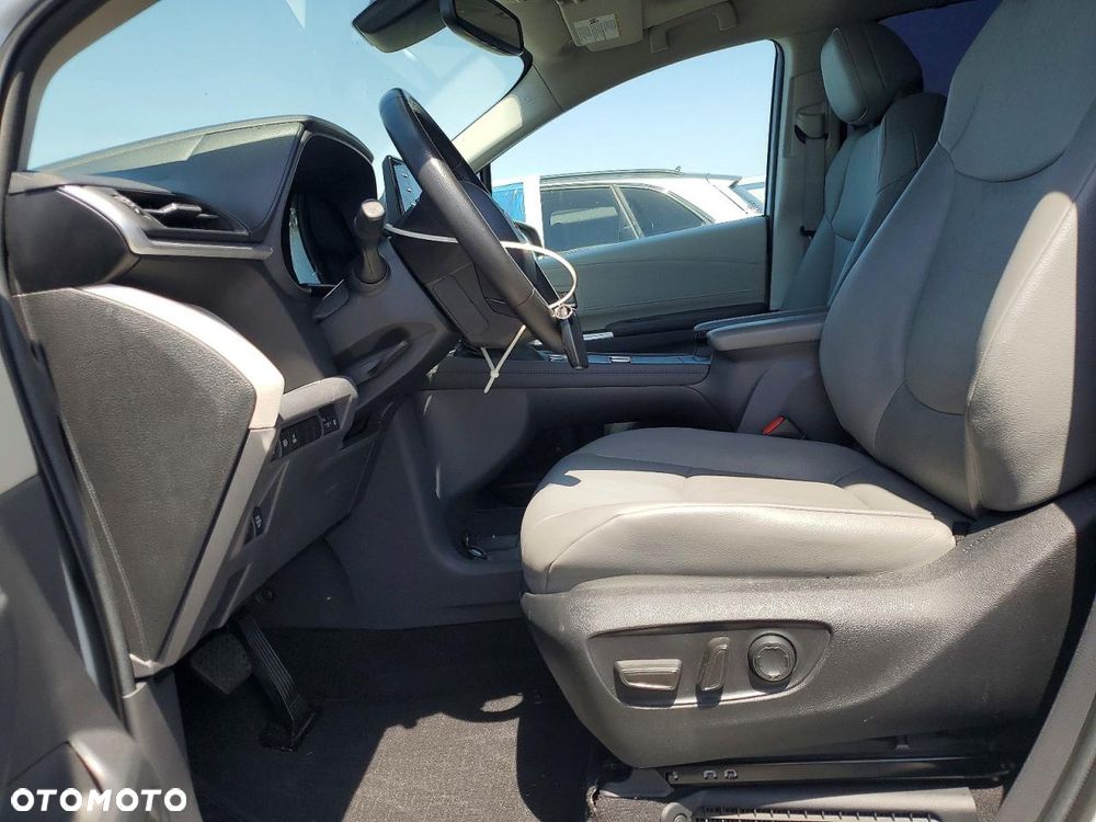 Toyota Sienna - 9