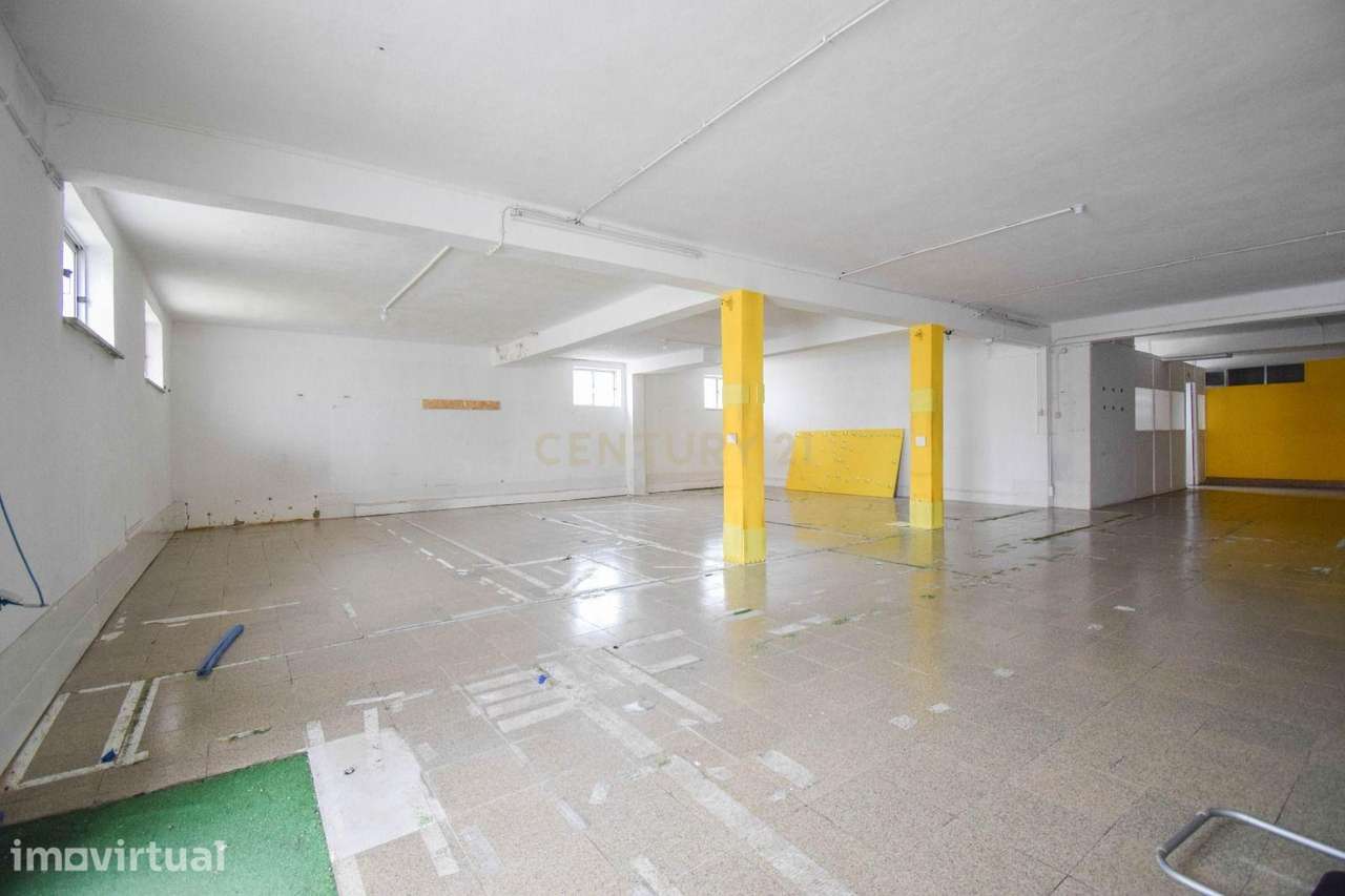 Vende-se armazém / garagem de 220m² em S. Martinho do Bispo - Excelent - Grande imagem: 5/16