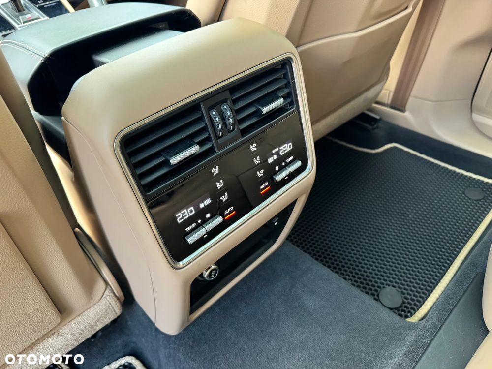 Porsche Cayenne Platinum Edition - 18