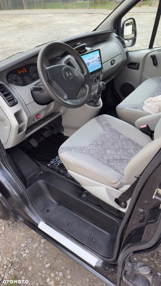Opel Vivaro Tour - 10