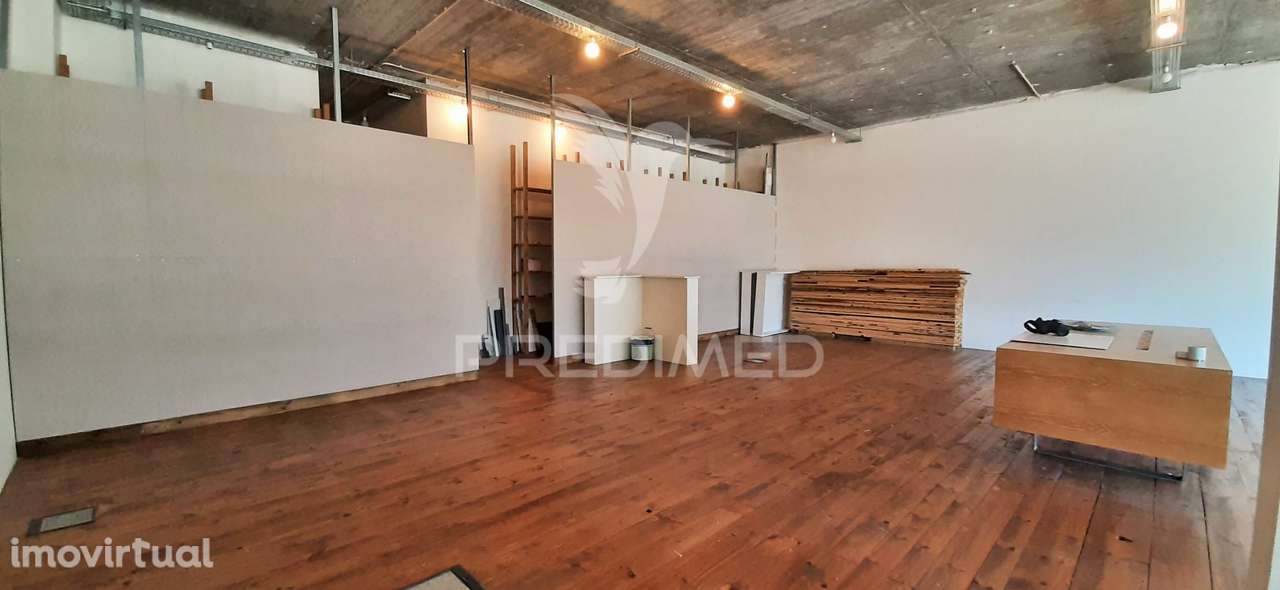 Fantástico Escritório com 2 estacionamentos no Restelo! - Grande imagem: 2/25