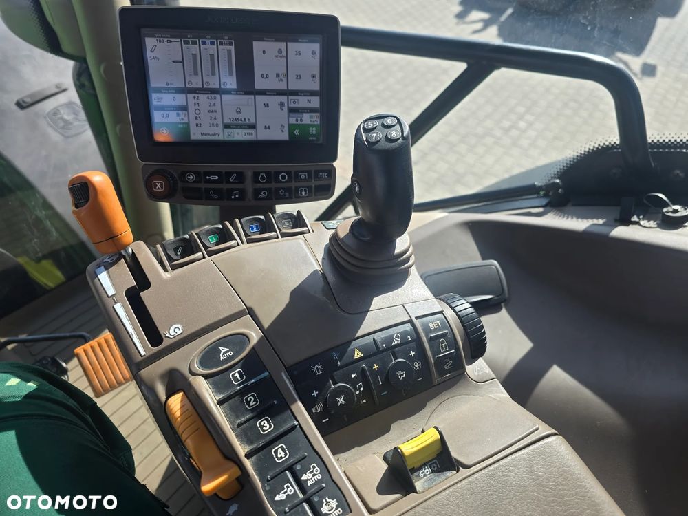 John Deere 6215R - 9