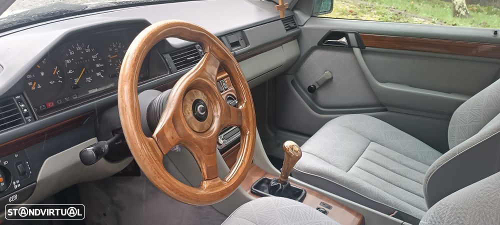 Mercedes-Benz E 200 D - 13