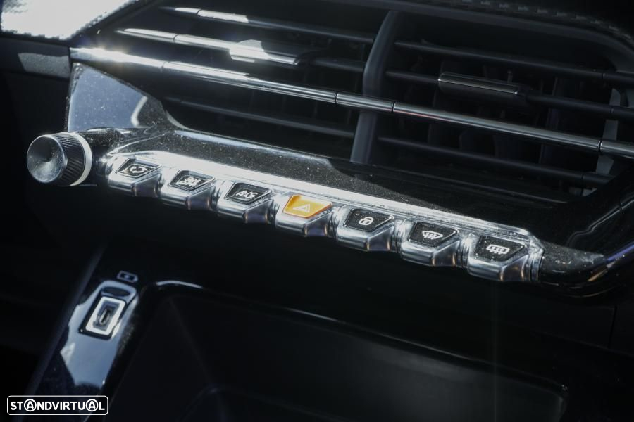 Peugeot 2008 1.2 PureTech Active EAT8 - 14