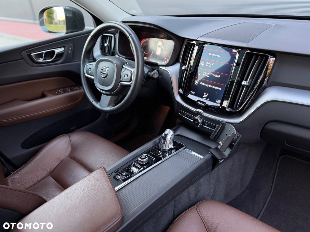 Volvo XC 60 T8 Twin Engine AWD Geartronic Momentum - 12