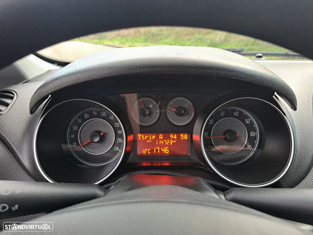 Fiat Punto 1.3 M-Jet Lounge S&S - 18