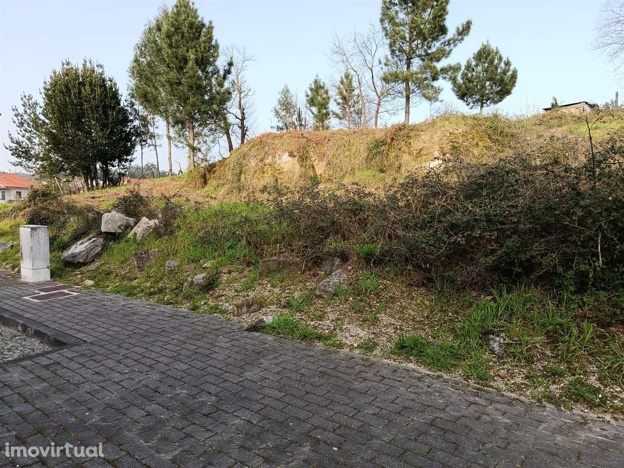 Lote de terreno urbanizado com 270m2 - Grande imagem: 3/4