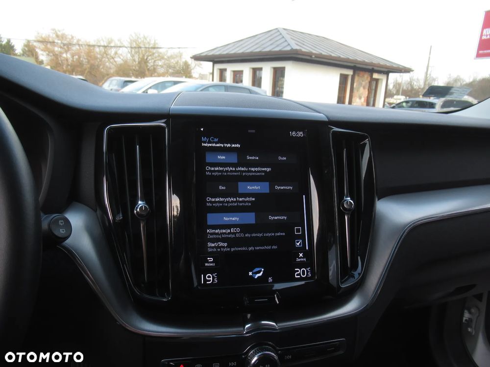 Volvo XC 60 T4 Momentum Pro - 25