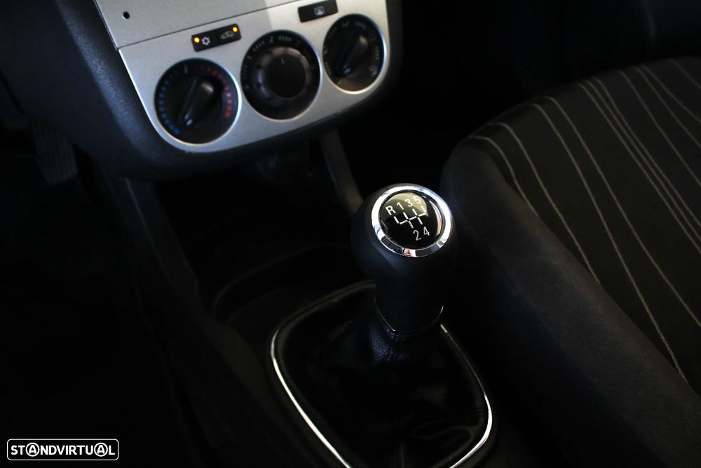 Opel Corsa 1.3 CDTI Enjoy EcoFLEX - 24