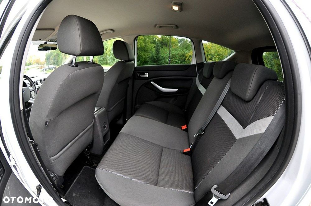 Ford Kuga 2.0 TDCi Titanium - 8