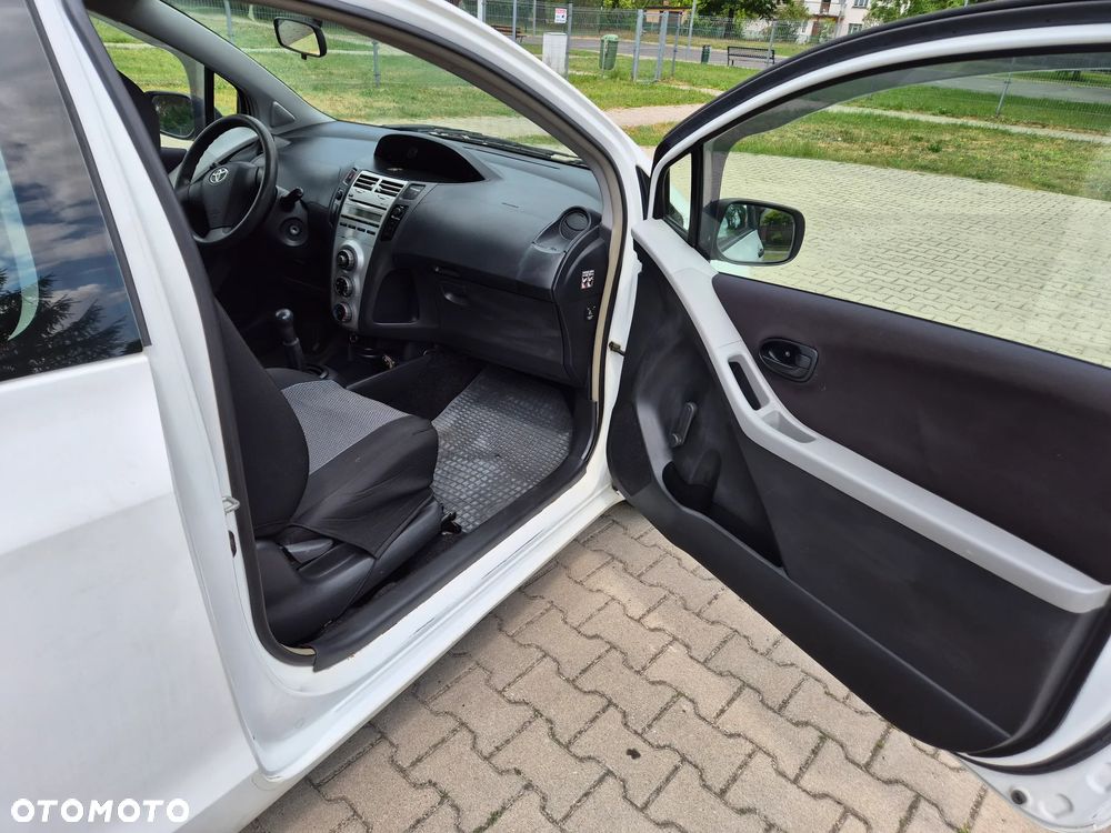 Toyota Yaris - 11