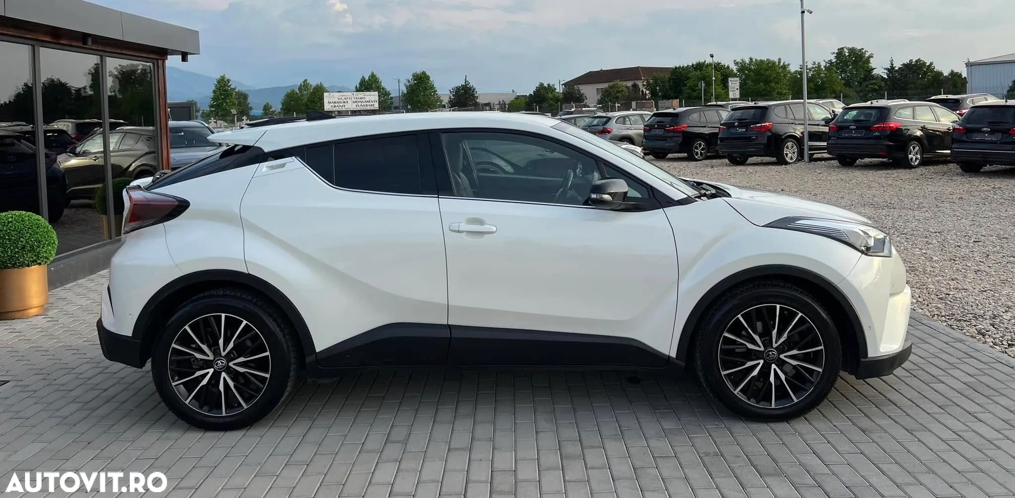 Toyota C-HR Hybrid Lounge - 13
