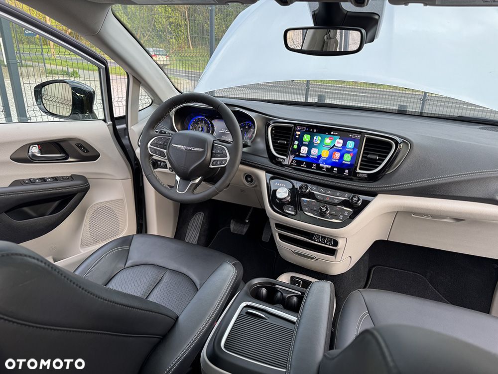 Chrysler Pacifica - 17