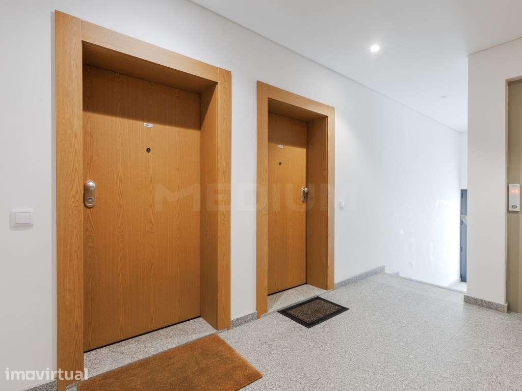 Apartamento T2 em Vilar do Pinheiro - Grande imagem: 2/21