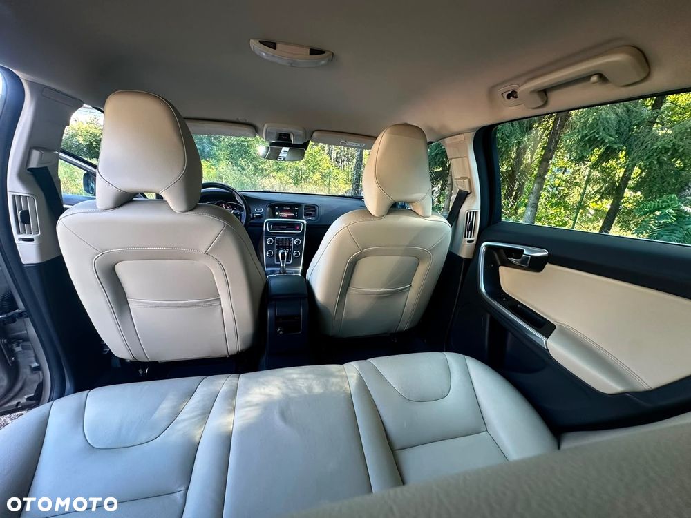 Volvo V60 D4 Momentum - 15