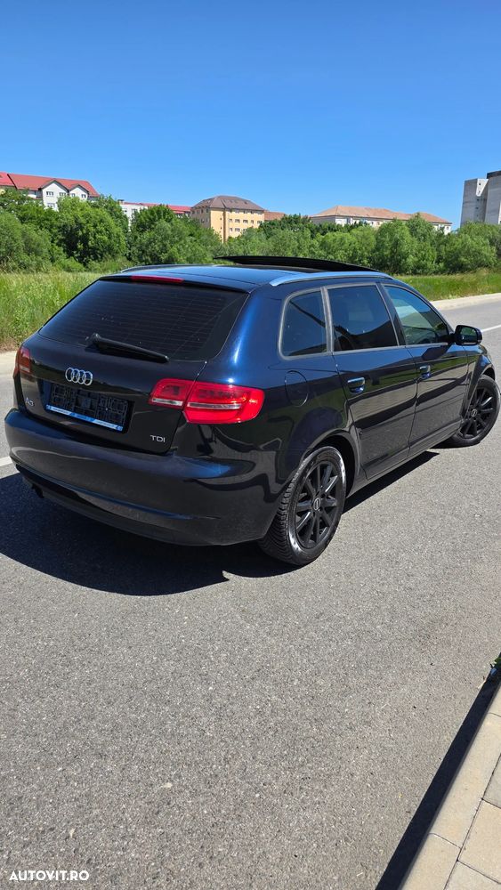 Audi A3 2.0 TDI DPF S tronic S line Sportpaket - 2