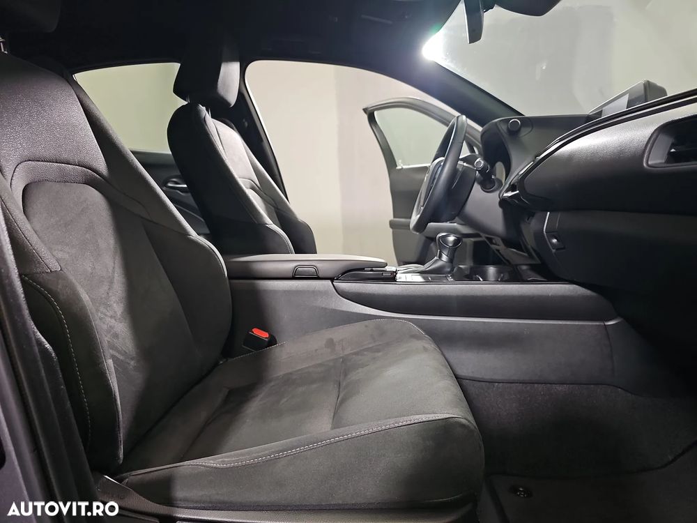 Lexus UX - 11