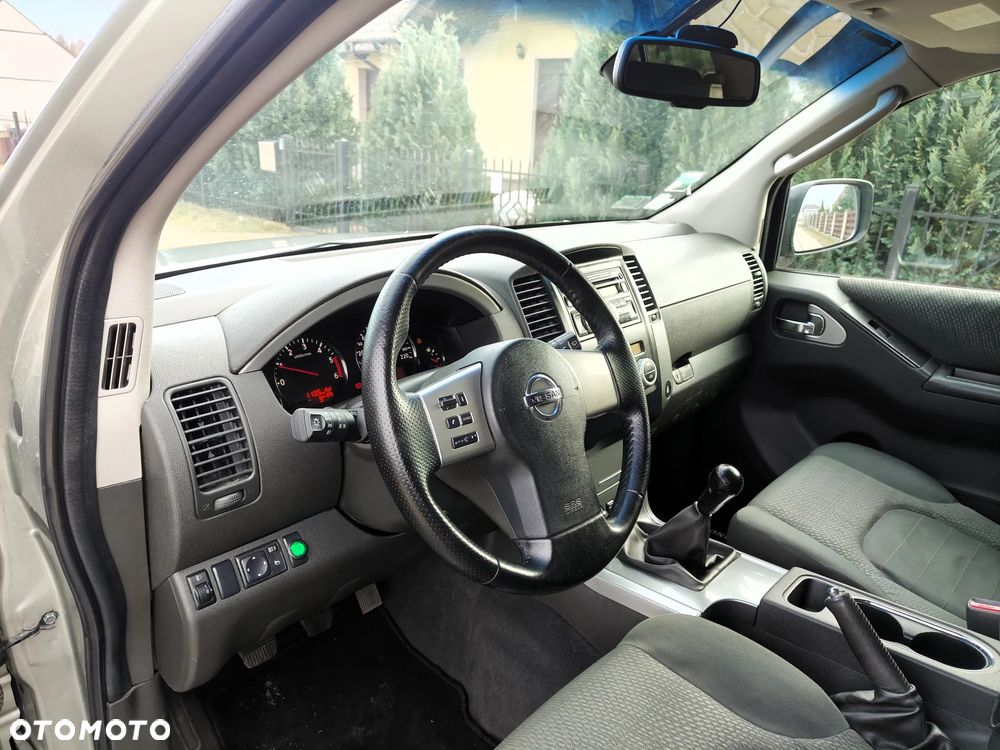 Nissan Pathfinder 2.5 DCi SE - 17