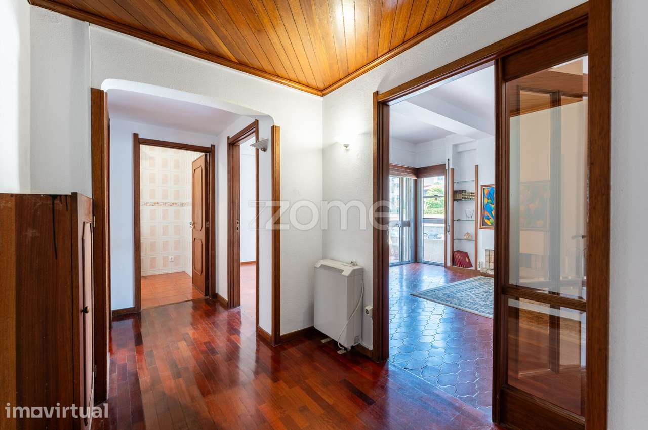 Apartamento T4 com varanda e garagem fechada, nas Antas. - Grande imagem: 5/55