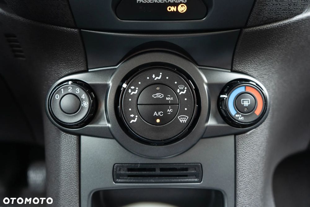 Ford Fiesta 1.25 Celebration - 12