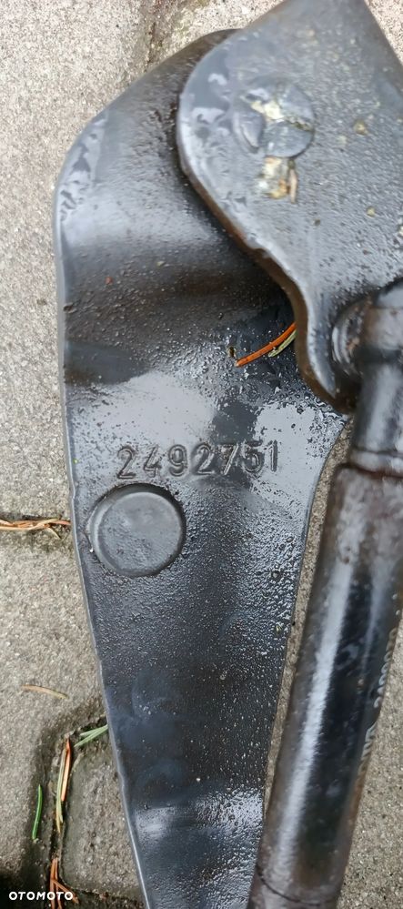SCANIA R S ZAWIASY UCHWYTY WSPORNIKI ATRAPA ŁAWKA DOLNA 2492751 2492752 - 2