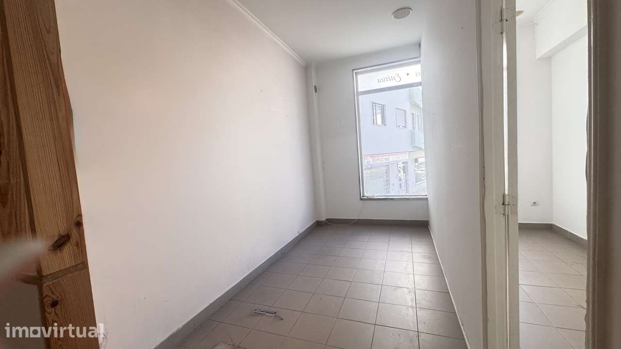 Loja com 60 m²  | Santa Marta do Pinhal, Corroios - Grande imagem: 5/12