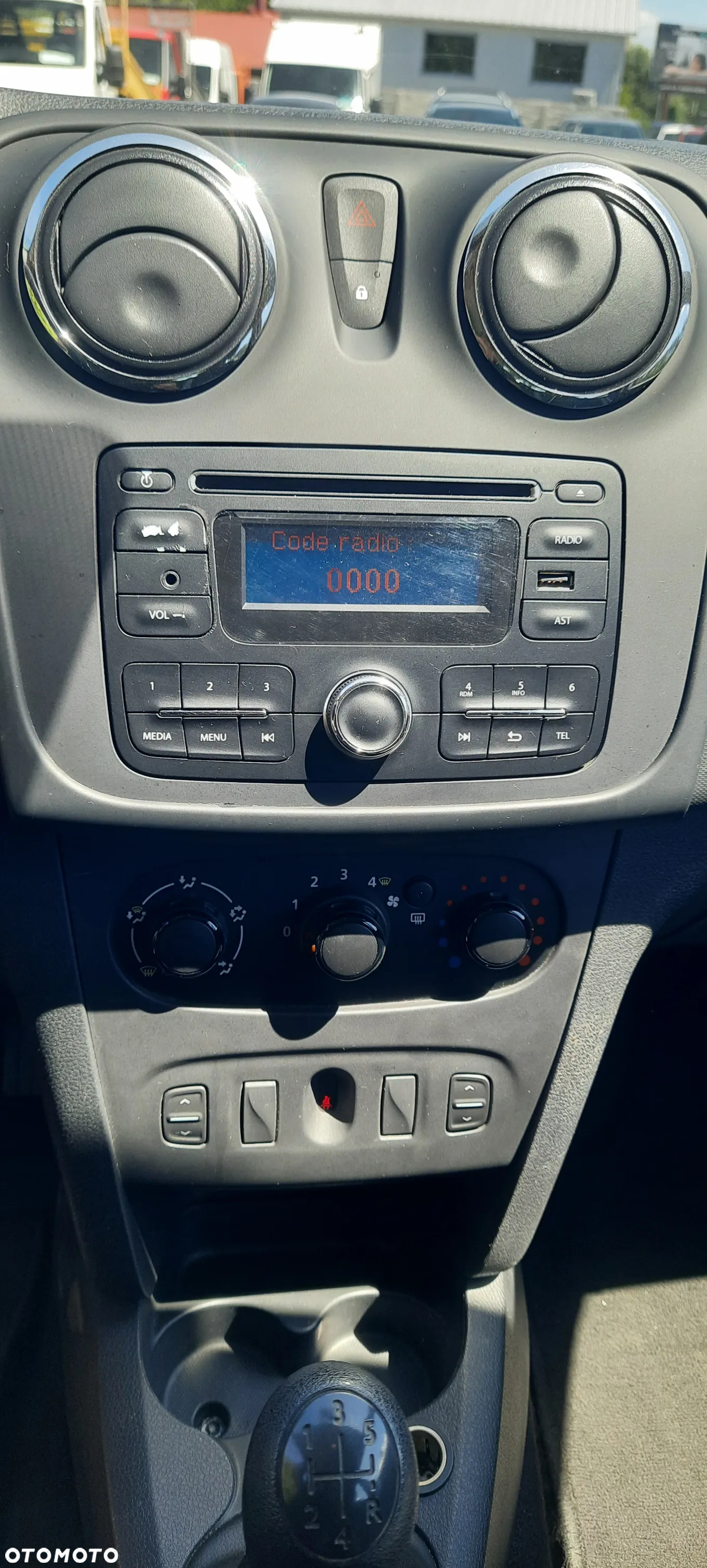 Dacia Sandero 1.2 16V 75 Celebration - 12