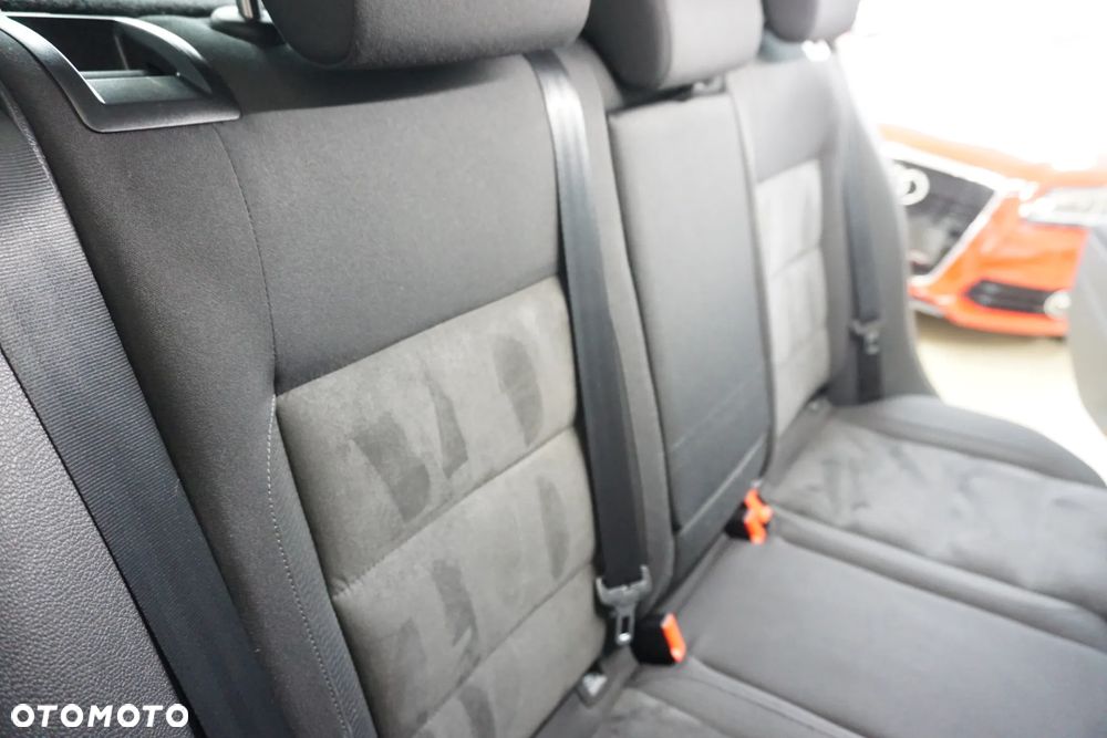 Volkswagen Golf 1.6 Highline - 25