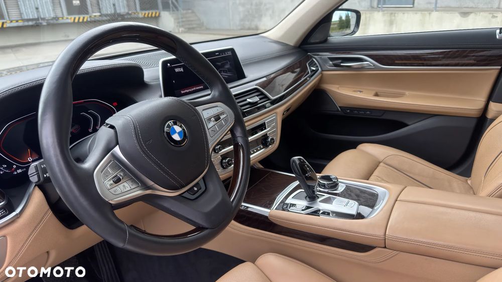 BMW Seria 7 750Li xDrive - 12
