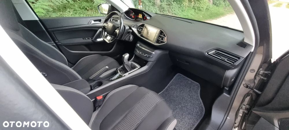 Peugeot 308 - 8