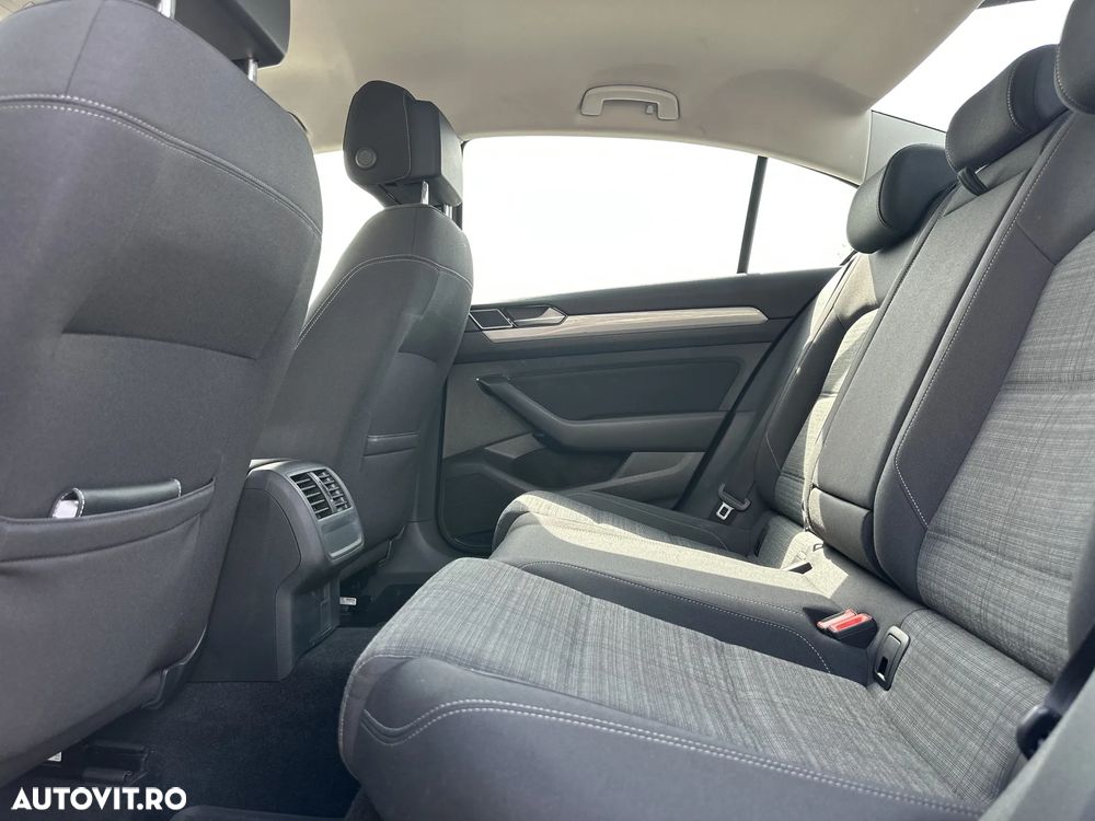 Volkswagen Passat - 13