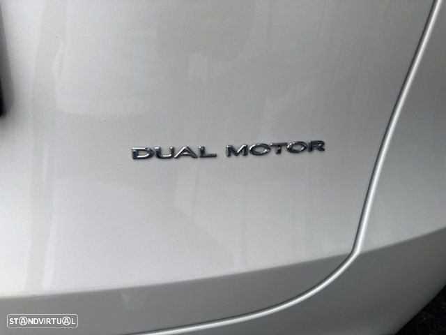 Tesla Model Y Long Range Dual Motor AWD - 9