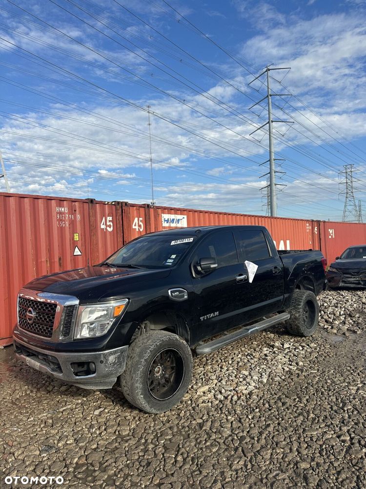 Nissan Titan - 1