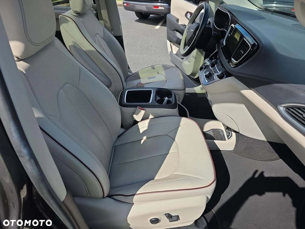 Chrysler Pacifica - 8